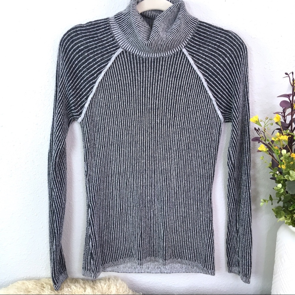 A&F fitted turtleneck open back rubbed textured